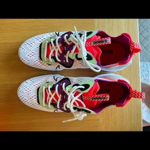 Nike React Visions (men’s 7, women’s 8.5)